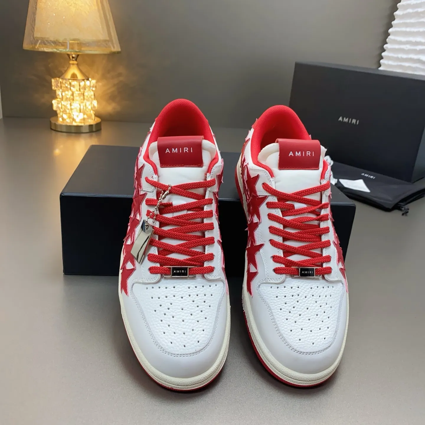 p620🐮🐮AMIRI 💧🌳Couple model💎 The latest The Pacific series Couple model Bone Star Casual sneakers Skateboard shoes ✔️ AMIRI's Pacific shoes are a sneaker that combines luxury and street style. Many celebrities and Internet celebrities have the same style. Its design and workmanship are very elegant. Made of high-grade cow leather, soft to the touch and highly durable 💘💍Fabric: Original customized imported first-layer cowhide 💘💍Inner lining: Original customized breathable mesh lining 💘💍Feet: Original injection molded one-piece, comfortable and wear-resistant without tiring the feet 💘💍Outsole: Original 1:1 molded three-color sole Original outsole 💘💍Sole thickness: 3CM 💘💍Size: Female 35-40 Male 39-46 💘💍price; top version 💦Special remarks Remark: (Female size 34 40. Men’s size 38 45 46 is customized and cannot be returned or exchanged) Please note when placing an order! Thank you🤝🤝